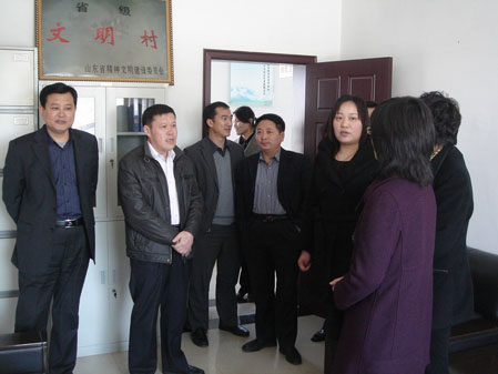 濟(jì)寧市婦聯(lián)副主席王新顏、組宣部長(zhǎng)王利艷來(lái)汶上縣督導(dǎo)女性進(jìn)村“兩委”工作