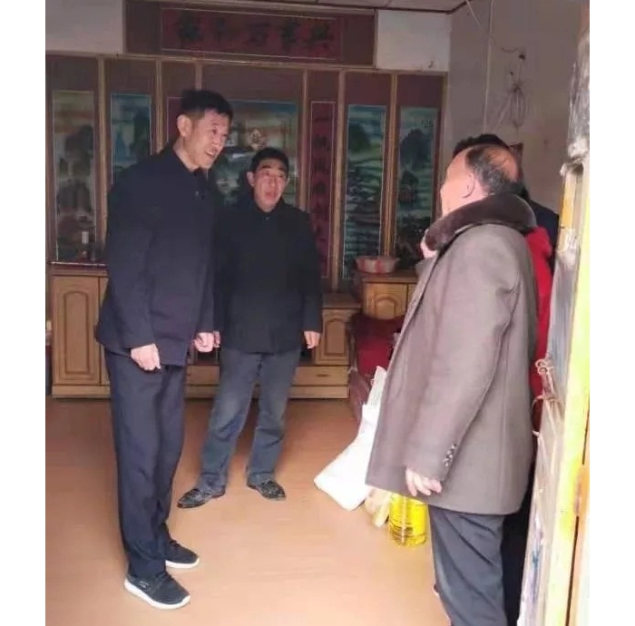汶上縣人民政府 部門動態(tài) 縣統(tǒng)計(jì)局黨組書記、局長徐保平到白莊村走訪慰問困難群眾